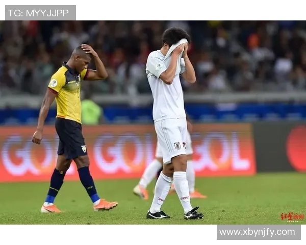 日本足球明星的奇葩表现引发热议网友调侃称其智障行为令人哭笑不得